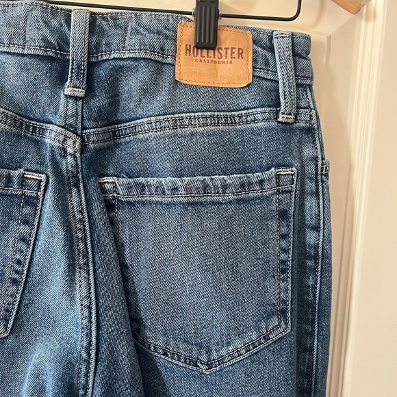 Hollister Ultra High Rise Dad Jean Women’s Size 2 - Picture 2 of 12